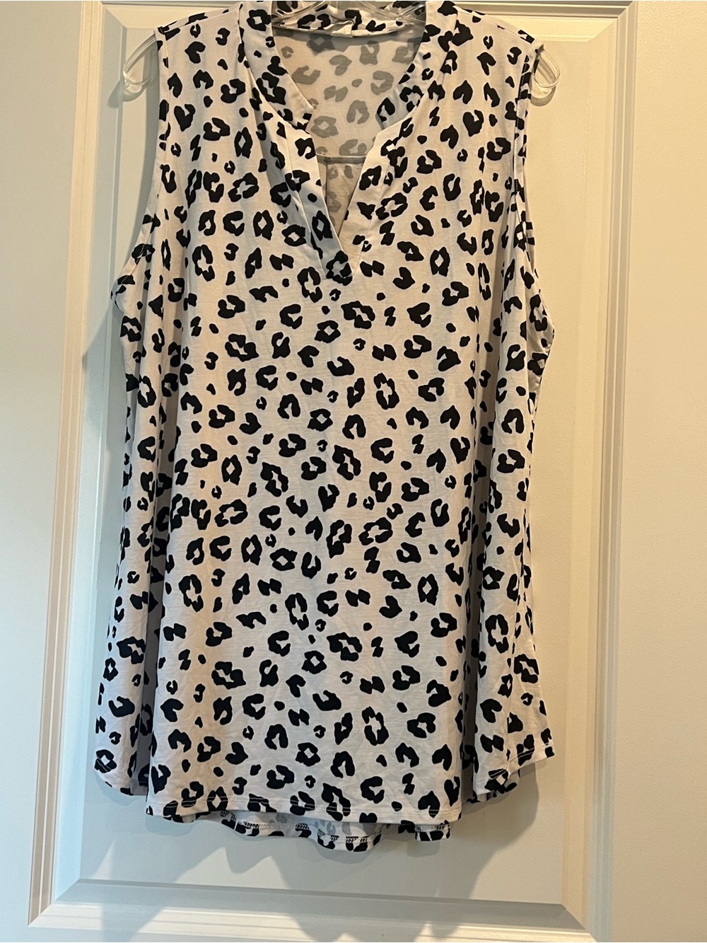 Honeyme Curvy Sleeveless Leopard Print V-Neck Tunic- Black on White